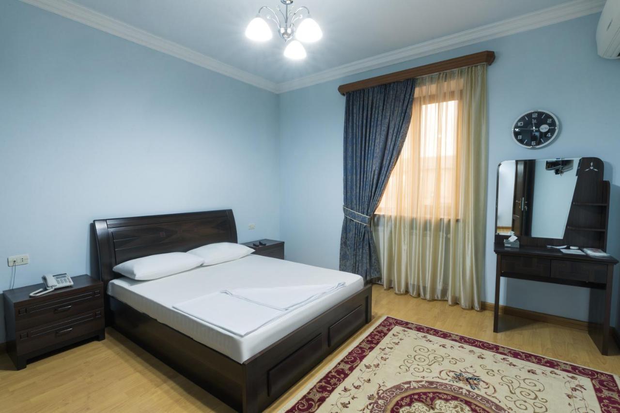La Defense Hotel Yerevan Exterior photo