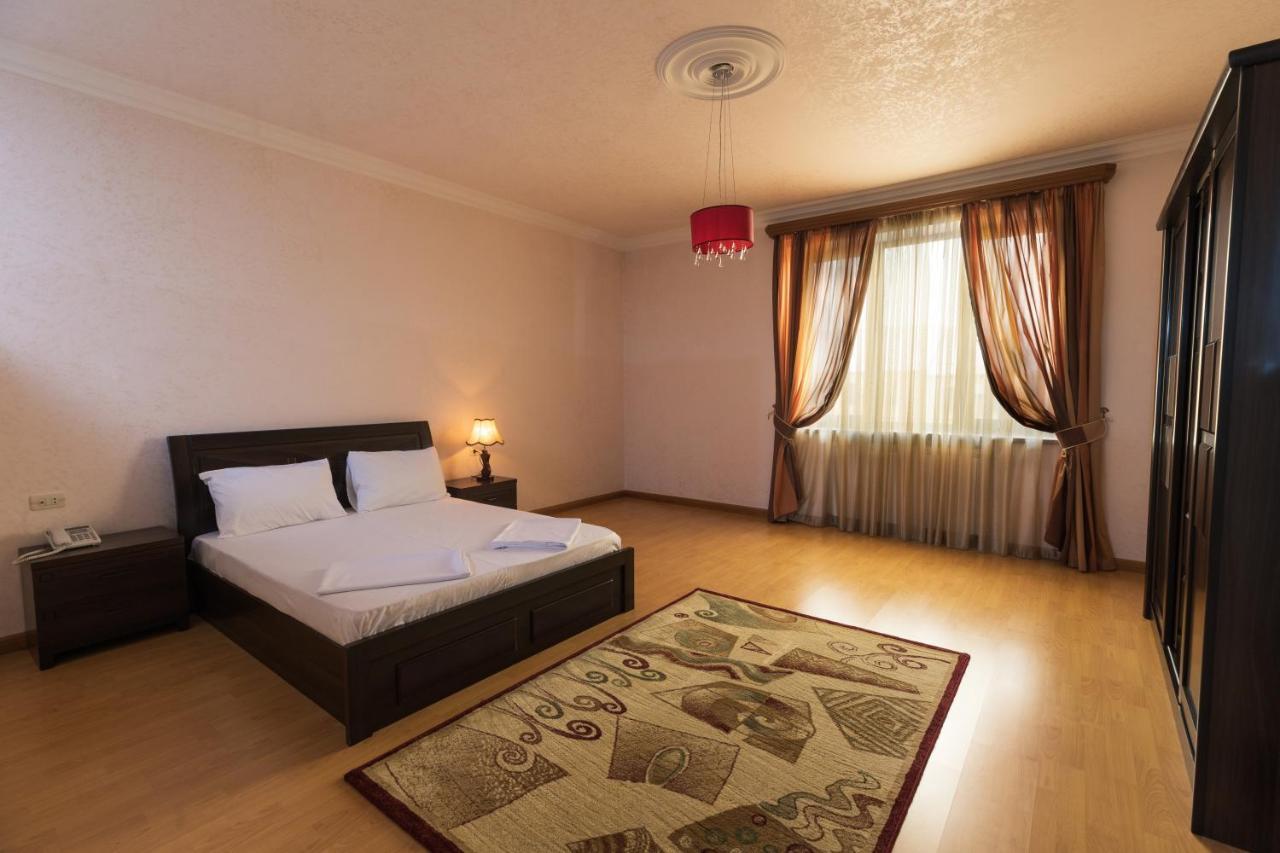 La Defense Hotel Yerevan Exterior photo