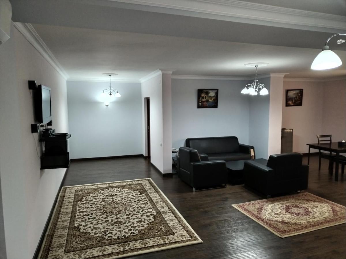 La Defense Hotel Yerevan Exterior photo