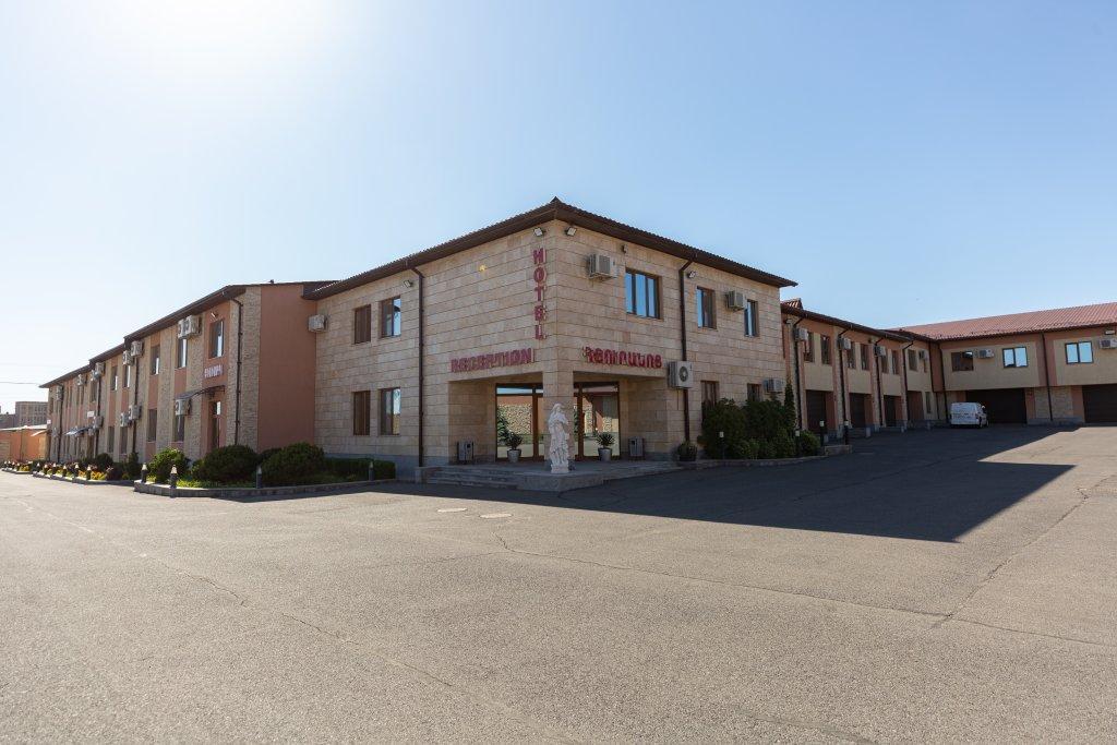 La Defense Hotel Yerevan Exterior photo