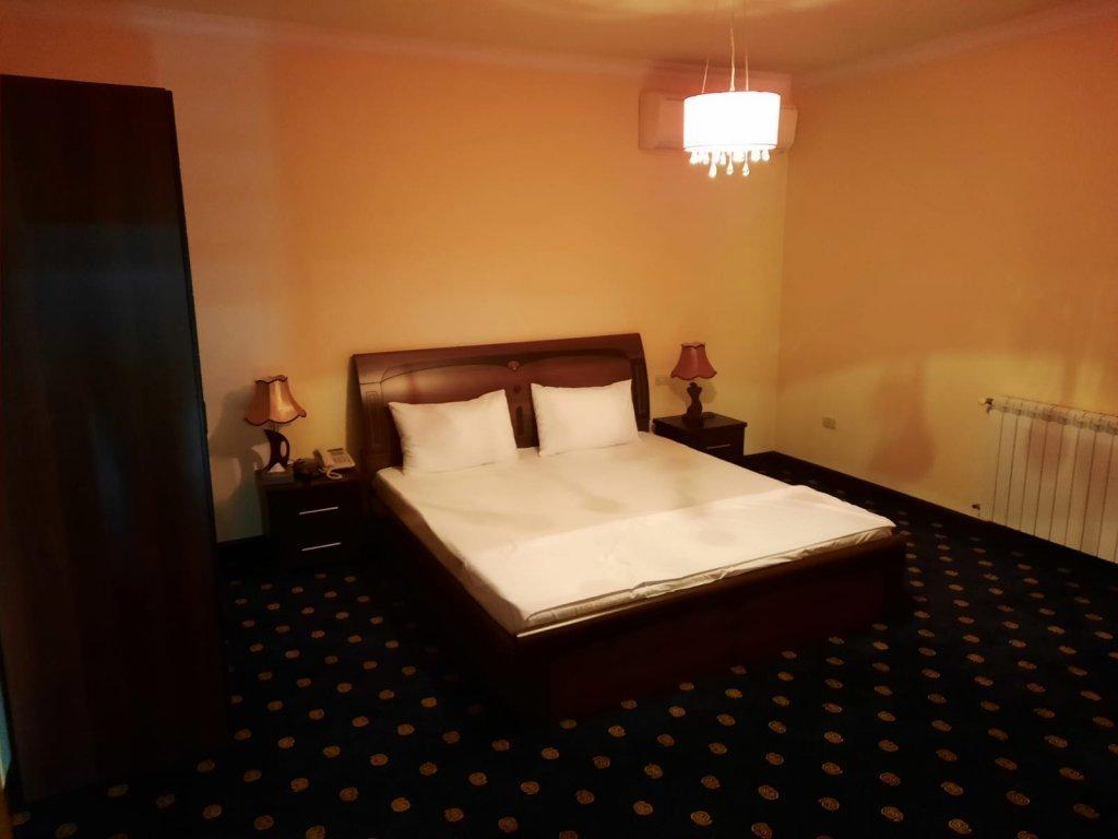 La Defense Hotel Yerevan Exterior photo