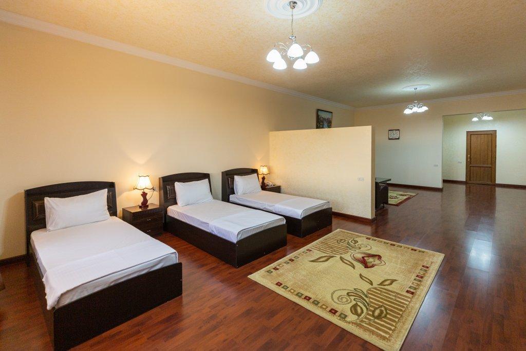 La Defense Hotel Yerevan Exterior photo