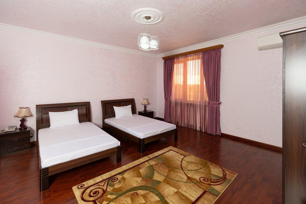 La Defense Hotel Yerevan Exterior photo