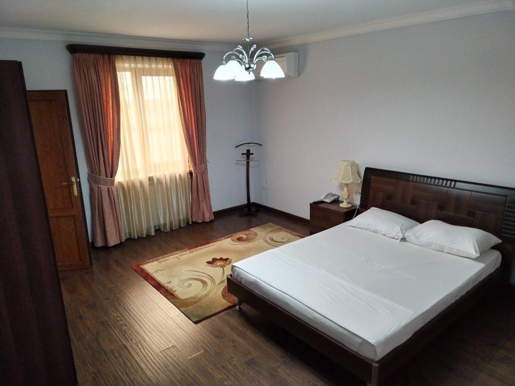 La Defense Hotel Yerevan Exterior photo