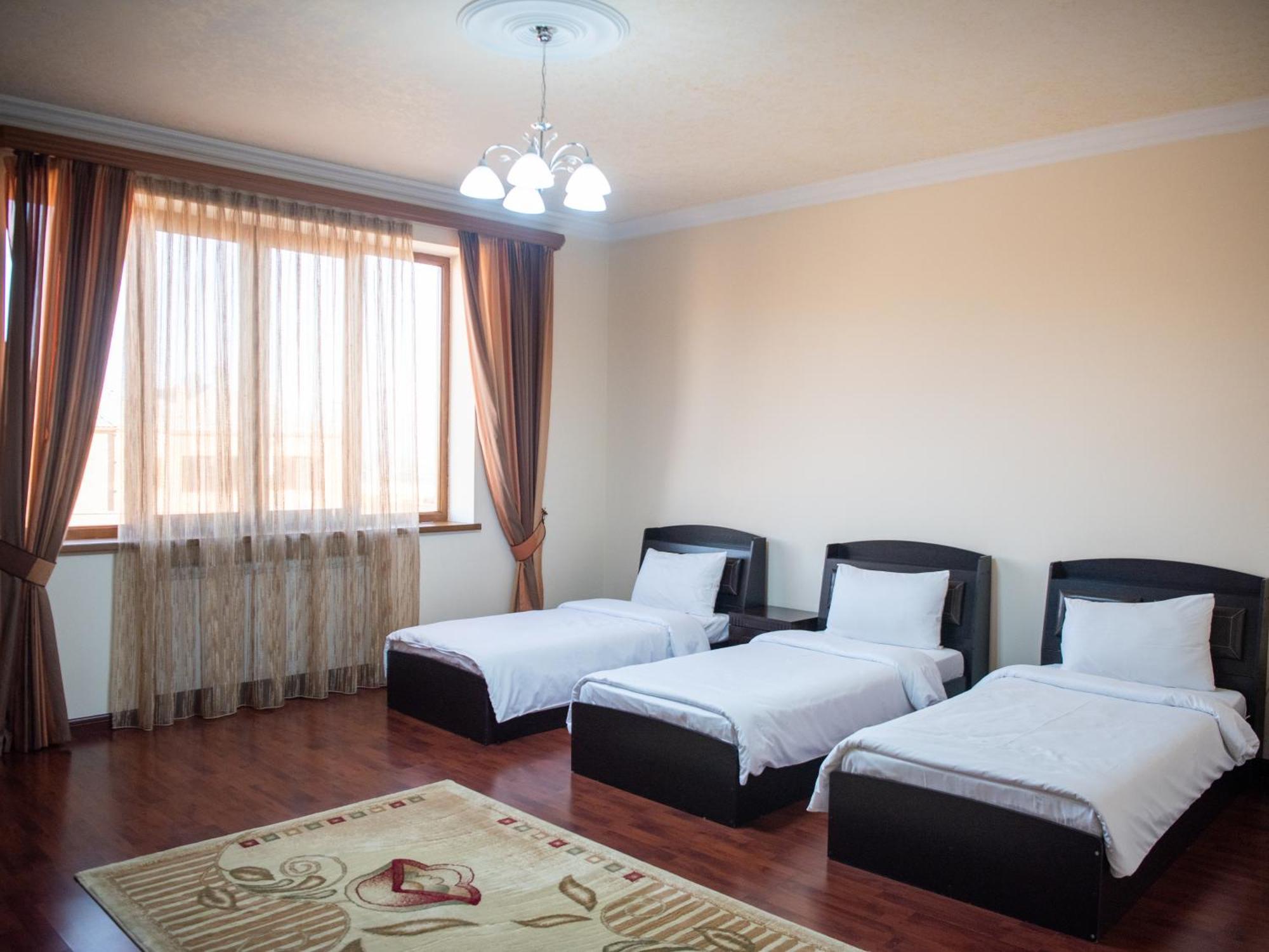 La Defense Hotel Yerevan Exterior photo